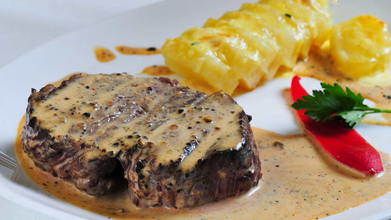 Recetas de la abuela: Lomo a la pimienta con papas a la crema